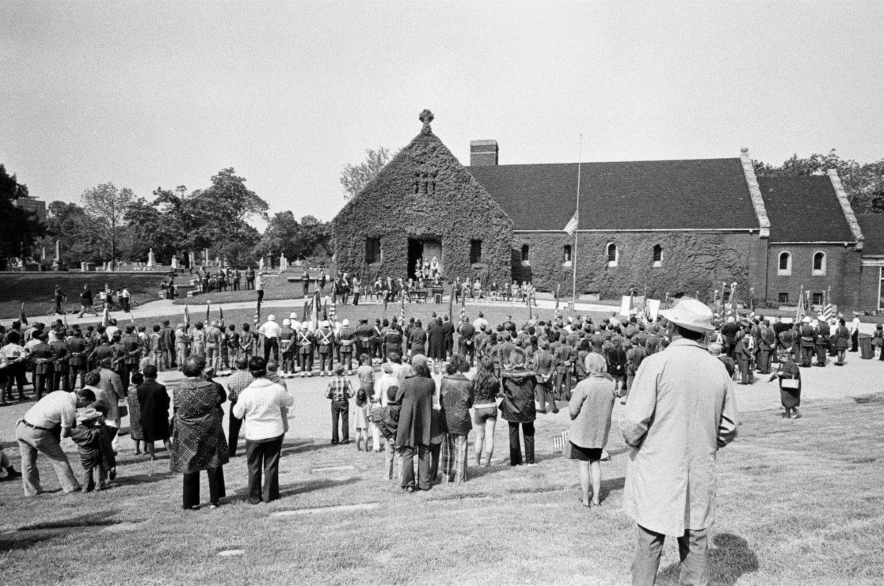 Graceland-Cemetery-st14002349_0003