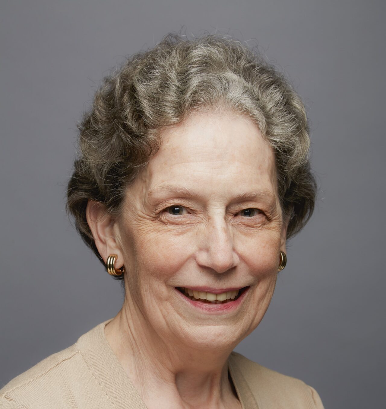 Olivia Mahoney headshot NC_317_02-5×7-300ppi